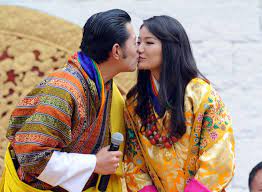 Born 11 november 1955) is a member of the house of wangchuck who was the king of bhutan (druk gyalpo) from 1972 until his abdication in favour of his eldest son, jigme khesar namgyel wangchuck, in 2006. Konigshaus Bhutan Das Leben Von Jigme Und Jetsun Gala De