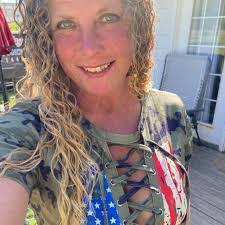 Cindy Crabtree's Instagram, Twitter & Facebook