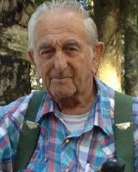 Warren Wisniewski's Instagram, Twitter & Facebook