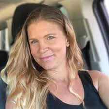 Ellen Donner's Instagram, Twitter & Facebook