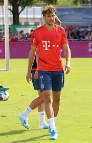 Er formte ein herz mit beiden händen. Leon Goretzka Birthday Age And Zodiac