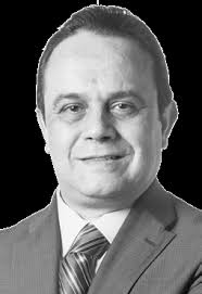 LOS BAJAN DE SU NUBE