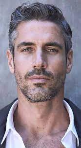 40 Winning Grey Hair Styles For Men Buzz 2018 Styles Winning Graue Haare Manner Haare Manner Manner Gesichter
