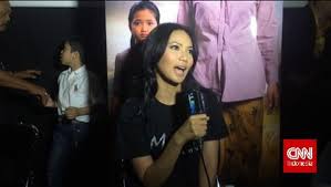 Kemaren nonton film 'untuk angeline', film ini tertarik bnget.terus malah di tanyaiin bang dul (yg main di film nya) utk. Kinaryosih Larut Dalam Kesedihan Untuk Angeline