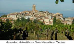 It had a population of 559,016 as of 2016. Vaucluse Wein Plus Wein Lexikon