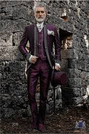 Gehrock — johann strauss im gehrock ein gehrock ist eine doppelreihige jacke für herren mit knielangem angesetztem schoß aus meist dunklem tuch, die besonders im 19. Vintage Hochzeit Gehrock In Lila Brokat Stoff Mao Kragen Mit Strass 2019