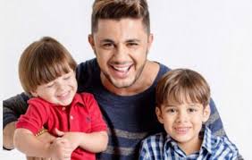 O sertanejo deixou dois filhos: Morte Do Cantor Cristiano Araujo E De Sua Namorada Completa 1 Ano O Povo