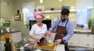 Since 27 march 2006 she has presented hoy cocinas tú ('you're cooking today') on the spanish network lasexta. Mi Experiencia En Hoy Cocinas Tu Con Eva Arguinano