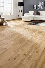 vinlyboden boden aus vinyl holzboden boden aus holz hellbraun mittelbraun aus casas