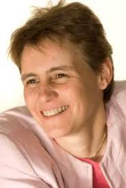 Alison Wray's Instagram, Twitter & Facebook