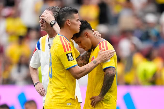 Un hincha lanzó su televisor a la calle tras la eliminación de Colombia del Mundial  2026: “Se acabó todo” - Infobae
