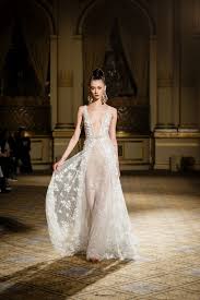 Maybe you would like to learn more about one of these? Berta Brautkleider 2018 Brautkleid Kollektion Runway Show Im Plaza Hotel Hochzeitsblog I Brautsalat