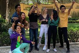 Vuelven al sitio sólo para encontrar que frida kahlo alta ha construido un gimnasio con el botín. Un Dia De Juegos Con El Elenco Juvenil De No Manches Frida 2 Sector Cinesector Cine