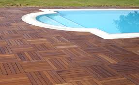 Kompozit karo deck zemin kaplama ürünleri farklı iki ham maddenin bir araya getirilerek karışım haline getirilmesi ile ortaya çıkar. Ahsap Kompozit Deck Nedir Teska Decorative Materials