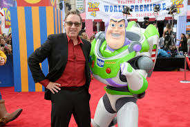 Tim allen tells kelly clarkson a super sweet story about the time he and tom hanks visited a children's hospital and tom shared a special trick to help the kids use their imagination. Tim Allen S 10 Year Old Daughter At Toy Story 4 Premiere People Com