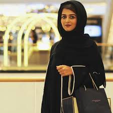 Pin By Zuhra On Posing Ideas Fashion Abaya Fashion Stylish Dpz