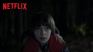 Netflix 原創影集《怪奇物語》（stranger things）自 2016 年中推出後，魅力席捲全球，連帶捧紅劇中一票童星們。 短短三年過去，甫上線的第三季可看到他們飆速成長。 你是否還記得他們當年稚氣的模樣呢？ æ€ªå¥‡ç‰©èªž å¨çˆ¾ æ‹œçˆ¾æ–¯çš„æ¶ˆå¤± Netflix Hd Youtube