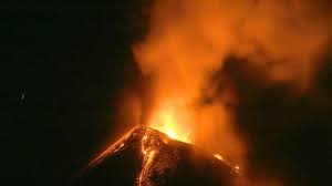 Gunung sinabung bersama gunung sibayak di dekatnya adalah dua gunung berapi aktif di sumatera utara dan menjadi puncak tertinggi ke 2 di provinsi itu, ketinggian gunung ini adalah 2.451 meter. Ini 5 Gunung Api Yang Meletus Beruntun Di Tahun 2018 Dua Setelah Gempa Dan Tsunami Di Palu Tribun Batam