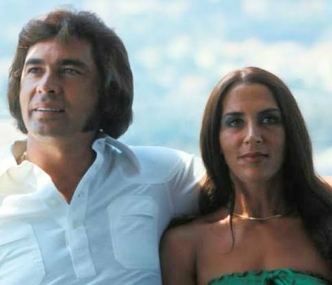 Engelbert Humperdinck's emotional return to stage after wife's passing
