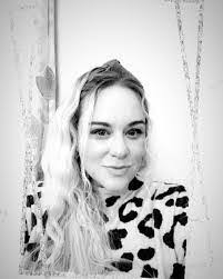 Ashleigh Beal's Instagram, Twitter & Facebook