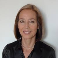 Simone Hewitt's Instagram, Twitter & Facebook