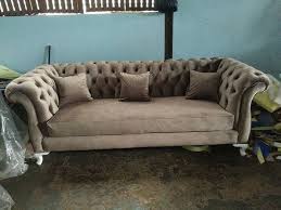 63 Model Desain Kursi Dan Sofa Ruang Tamu Kecil Terbaru 2020 Pilihlah Jumlah Dudukan Desain Dan Sesuaikan Dengan Fungsi Ruangannya Di 2020 Sofa Ruangan Modern Retro