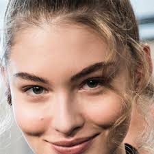 Color Correcting: Concealer-Trick gegen Pickel und Augenringe