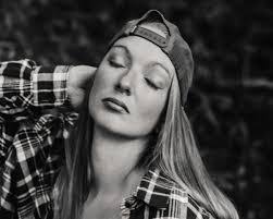 Abbe Doerfler's Instagram, Twitter & Facebook