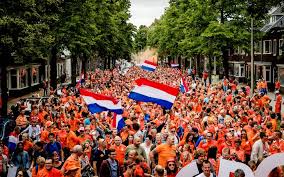 What do foreigners know about dutch king's day. Alles Is Oranje Waarom Koningsdag Steeds Belangrijker Wordt Koningsnacht Koningsdag Utrecht 2018 Ad Nl