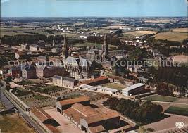 Les extérieurs sont entretenus régulièrement, afin de. Saint Laurent Sur Sevre Basilique Et Chapelle Des Soeurs De La Sagesse Vue Aerienne Kat Saint Laurent Sur Sevre Nr Kg67019 Oldthing Ansichtska