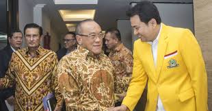 Sebelumnya ia juga pernah menjabat sebagai menteri koordinator perekonomian. Aburizal Bakrie Dukung Jokowi Ma Ruf Di Pilpres 2019