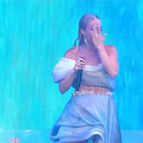 Carrie Underwood Gets Emotional at Her Final Vegas Residency Show