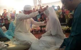 Puteri sarah liyana megat's source of wealth comes from being a entrepreneur. Syamsul Yusof Puteri Sarah Sah Bergelar Suami Isteri