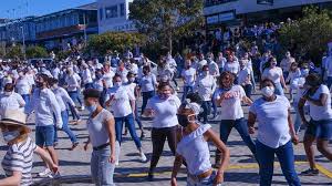 Jerusalema challenge is a dance challenge to the song jerusalema by master kg and singer nomcebo ,here is a video that explains the same. Plett Smashes Jerusalema Challenge Knysna Plett Herald