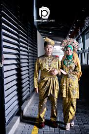 Anda boleh pilih baju songket berwarna maroon. Koleksi Baju Pengantin Songket Paling Trending 2018 Sweetpictures