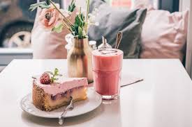 Germans are just as likely to serve butterkuchen in the afternoon when they are having kaffee und kuchen (coffee and cake). 5 Mal Kostliche Kuchen Kosten In Munchen Wo Kuchen Ist Da Ist Auch Hoffnung Geheimtipp Munchen