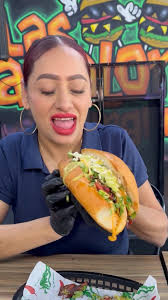 Pan crujiente, relleno sin límites, y puro desmadre de sabor 😎🥖🔥, Solo  en Las Mamalonas.