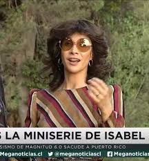 Allende, whose works sometimes contain aspects of the magic realist tradition, is famous for novels such as the. Asi Luce Daniela Ramirez Personificada Como La Escritora Isabel Allende