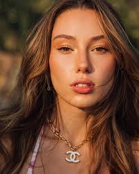 Lynn Myers's Instagram, Twitter & Facebook