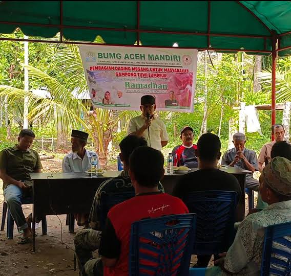 Kebersamaan warga Gampong Tuwi Eumpeuk, buatan AI