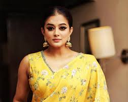 Priyamani is an indian actress and former model who primarily works in malayalam, telugu, kannada, tamil priyamani's childhood picture. Priyamani Actress Biography Wiki Age Husband Family Photos