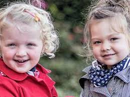 Ira und Liselotte präsentieren riesige Zwiebel in Hundeshagen