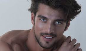 Simone susinna è un modello e personaggio televisivo divenuto famoso per aver partecipato alla dodicesima edizione dell'isola dei famosi. La Bellezza Di Simone Susinna Il Giovane Modello Al Gf Vip