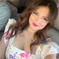 Alexandra Bradford's Instagram, Twitter & Facebook