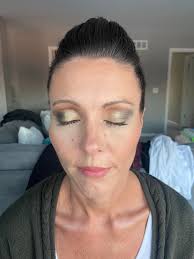 Journalism & Makeup… My two favorite things ☺️☺️ #community  #springfieldillinois #madewright #FirstSecurityBank #newsanchor #reporter  #newsreporter #tvanchor #outfitoftheday #whbm