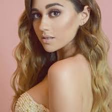 Michelle Lozano's Instagram, Twitter & Facebook