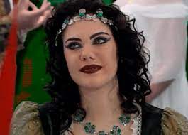 Neredeyse herkes sevenlerin arasına giren, emir ile feriha'nın sonunu hazırlayan 22 yaşındaki bu oyuncuyu hatırlıyor. Yasak Elma Nin Yildizi Eda Ece Yi Bir Zamanlar Adini Feriha Koydum Dizisinde Izlemisiz