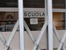 Provvedimento anche per le università (foto vladaphotowiz). Scuole Chiuse In Campania Ricorsi Contro L Ordinanza Di De Luca Corrieredelmezzogiorno It