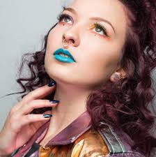 Kira Lawrence's Instagram, Twitter & Facebook