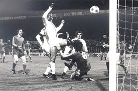 A · b · c · d · e · f · g · h · i · j · k · l · m · n · o · p · q · r · s. Bekerwinst 1975 Ongekende Glorie Na Aanloop Vol Hobbels